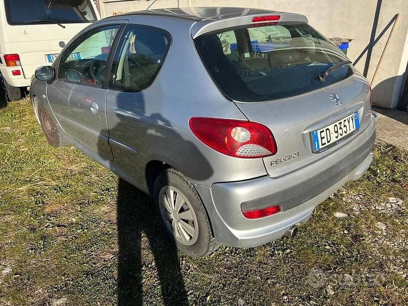 Grigio Usata 2010 Peugeot 206 Tre volumi | 1200 € (Super prezzo) - Immagine 1/4