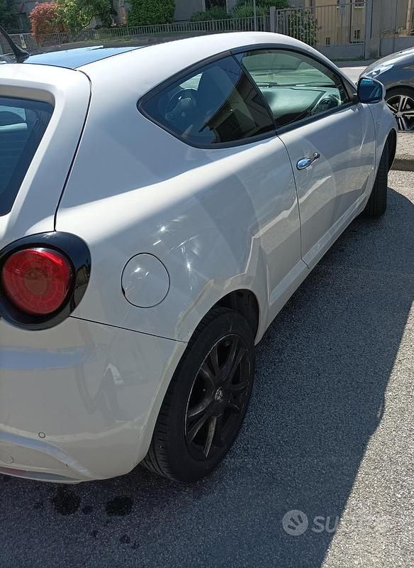 Bianco Usata 2010 Alfa Romeo MiTo Due volumi | 3200 € (Ottimo prezzo) - Immagine 1/4