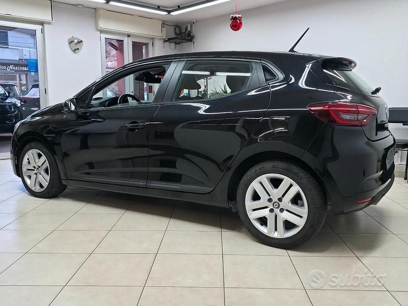 Begagnad Renault Clio V Business 101 HK (74 kW) 2022 Svart Sedan