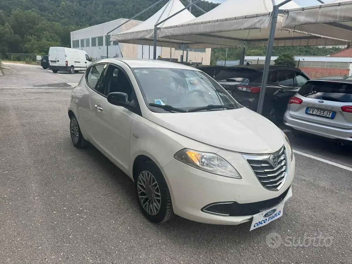 Usata Lancia Ypsilon S 95 CV (69 kW) 2013 Bianco Utilitaria