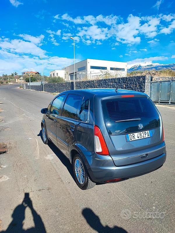 Usata Lancia Musa 90 CV (66 kW) 2009 Grigio Monovolume