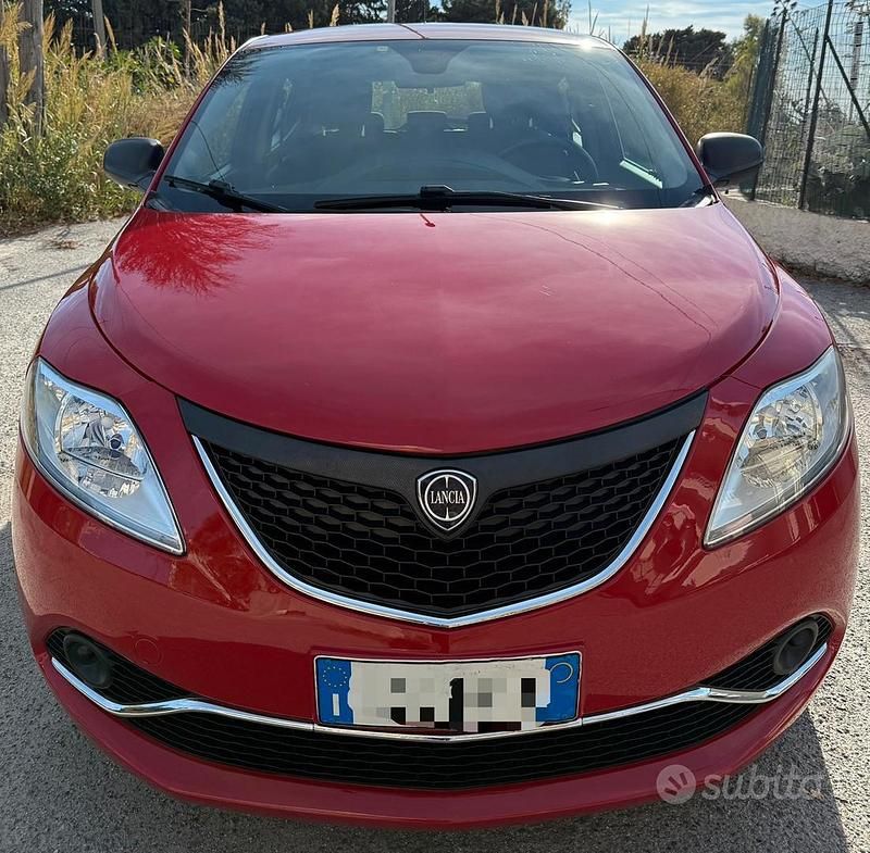 Usata Lancia Ypsilon 69 CV (50 kW) 2019 Rosso Utilitaria