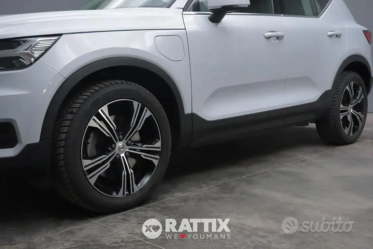 Usata Volvo XC40 Inscription 179 CV (131 kW) 2021 Silver glacier SUV