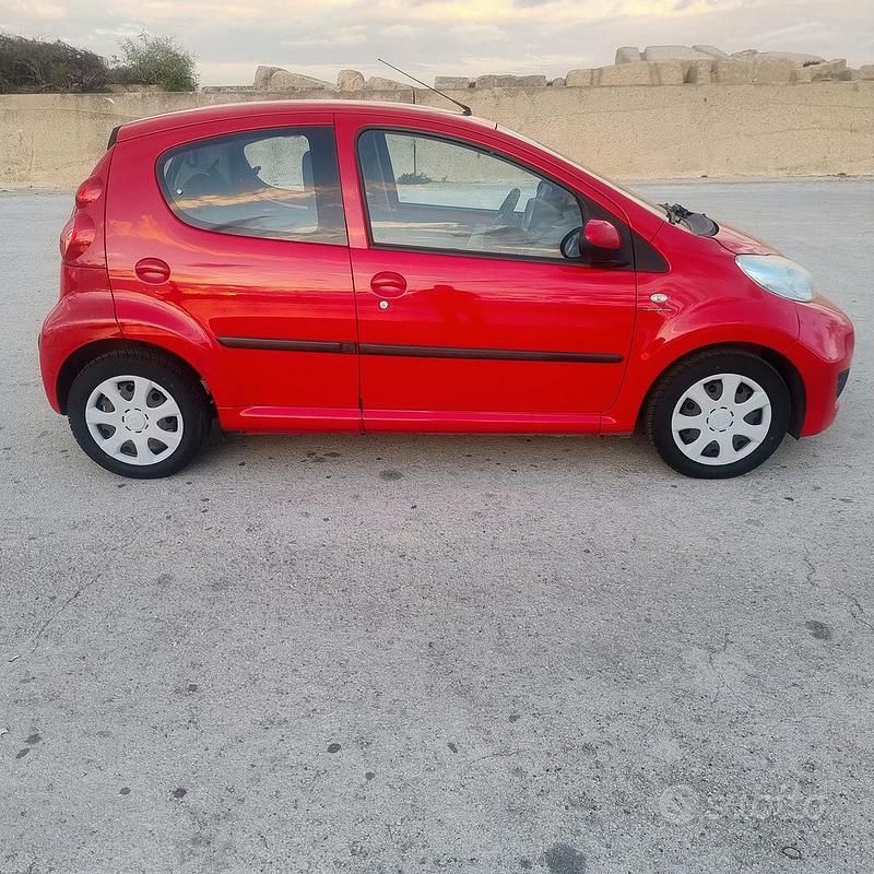 Occasion Peugeot 107 68 PK (50 kW) 2010 Rood Hatchback