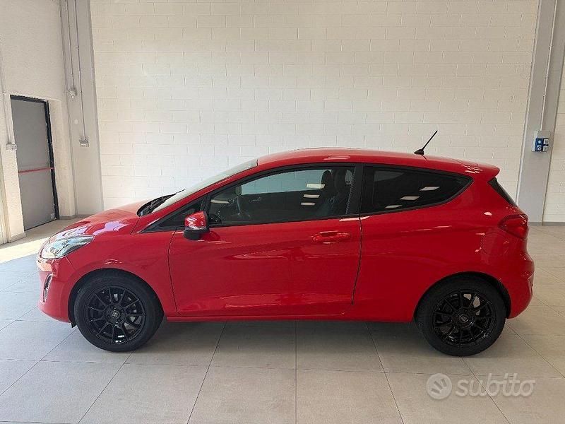 Usata Ford Fiesta 71 CV (52 kW) 2018 Rosso(met.) Utilitaria