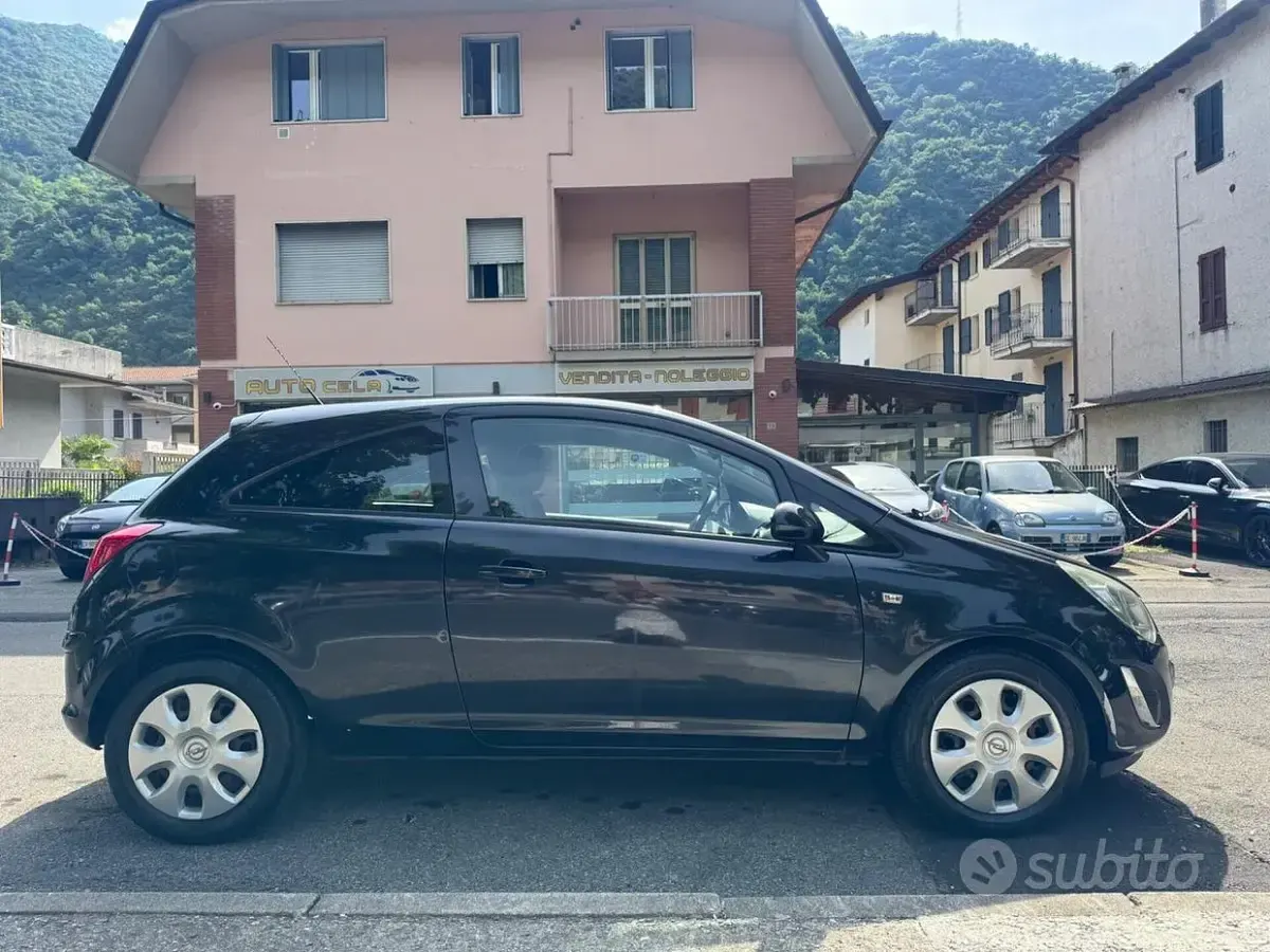 Usata Opel Corsa 86 CV (63 kW) 2012 Nero Utilitaria