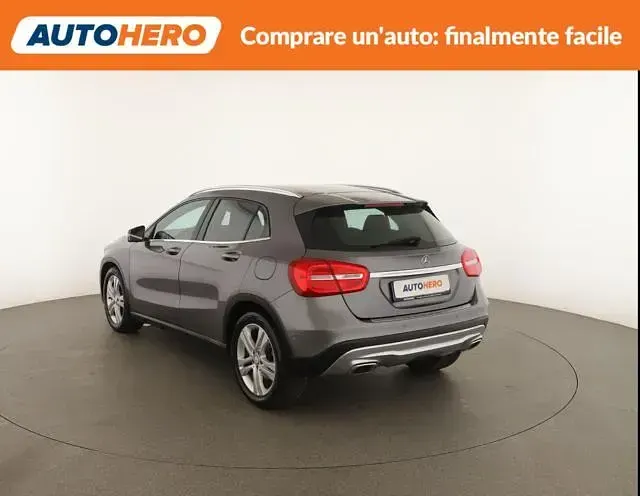 Usata Mercedes GLA200 Urban 136 CV (100 kW) 2017 Grigio SUV