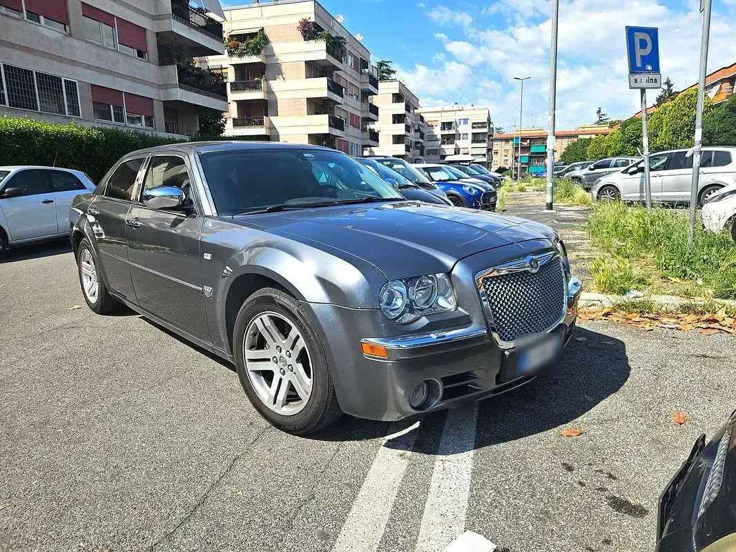 Usata Chrysler 300C 218 CV (160 kW) 2007 Grigio Berlina