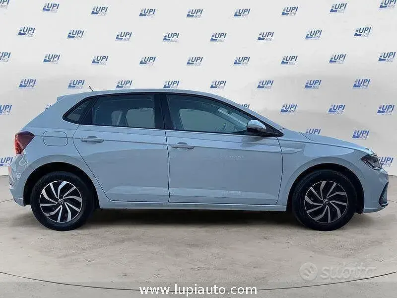 Usata VW Polo Life 95 CV (69 kW) 2023 Grigio Utilitaria