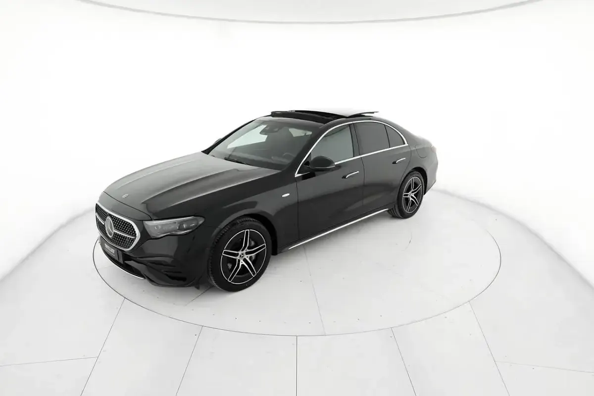 Usata Mercedes E300 AMG Line Premium Plus 313 CV (230 kW) 2025 Nero ossidiana metallizzato Berlina
