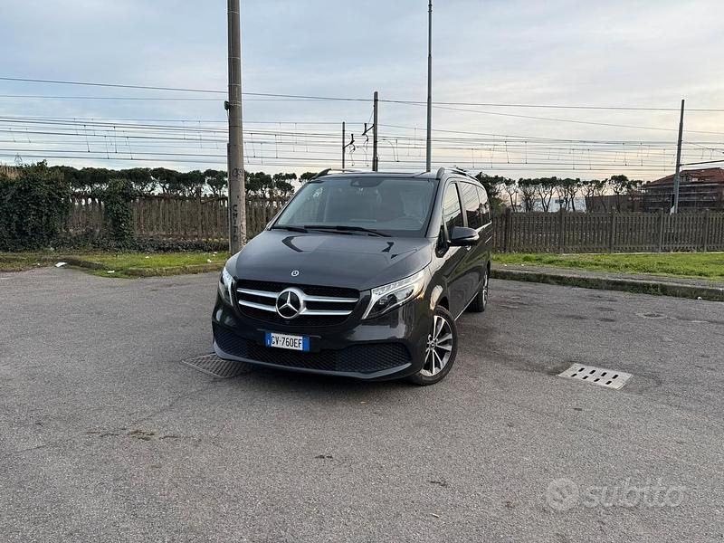Usata Mercedes V250 Exclusive 190 CV (139 kW) 2022 Nero Monovolume