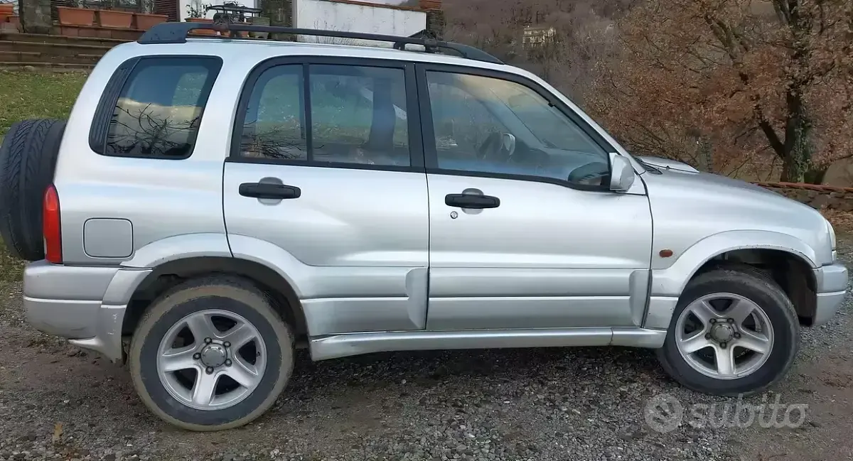 Usata Suzuki Vitara 109 CV (80 kW) 2004 Grigio SUV