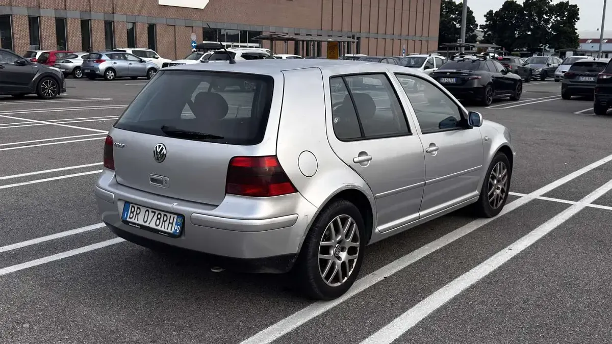 Usata VW Golf IV Highline 105 CV (77 kW) 2001 Grigio Berlina