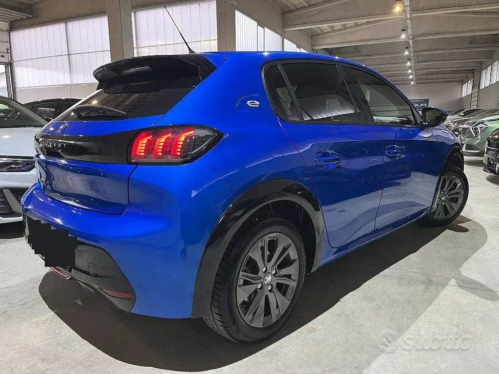 Usata Peugeot e-208 Allure 56 kW (77 CV) 2020 Blu Utilitaria