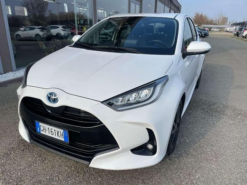 Usata Toyota Yaris Hybrid Trend 92 CV (67 kW) 2022 Bianco Berlina