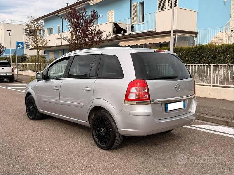 Usata Opel Zafira 150 CV (110 kW) 2012 Grigio Monovolume