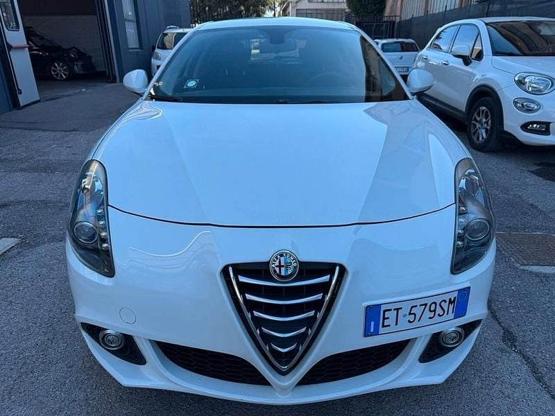 Usata Alfa Romeo Giulietta Business 105 CV (77 kW) 2013 Bianco Utilitaria