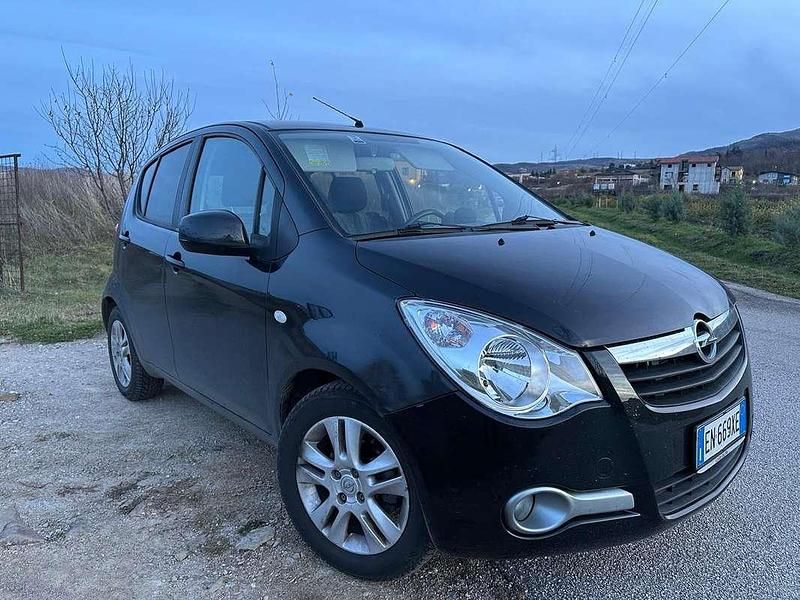 Usata Opel Agila Enjoy 94 CV (69 kW) 2012 Nero Utilitaria