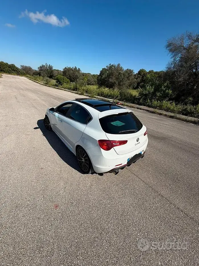 Usata Alfa Romeo Giulietta Quadrifoglio 235 CV (172 kW) 2010 Bianco Utilitaria