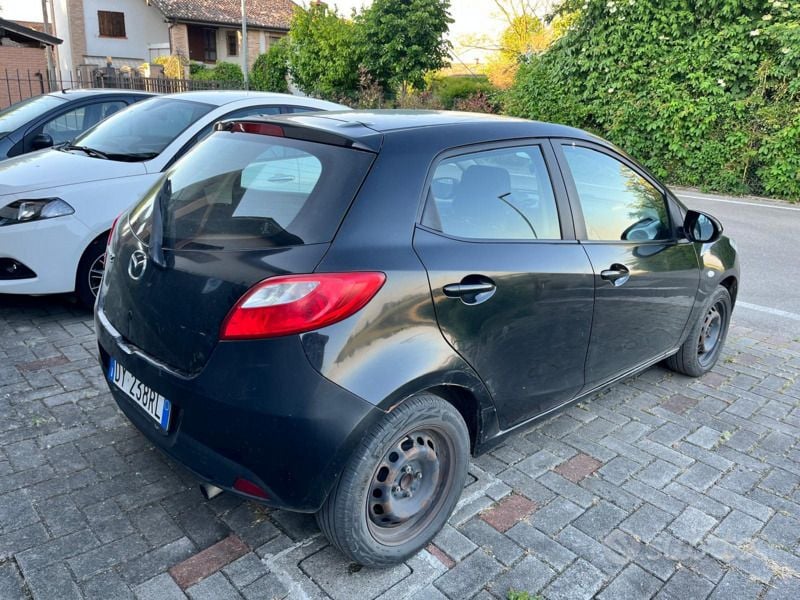 Usata Mazda 2 75 CV (55 kW) 2009 Nero Utilitaria