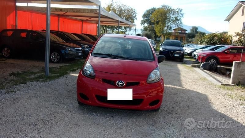 Rosso Usata 2010 Toyota Aygo Sol Due volumi | 3799 € (Buon prezzo) - Immagine 1/4