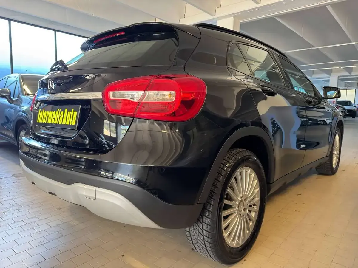 Usata Mercedes GLA180 Business 109 CV (80 kW) 2016 Nero SUV