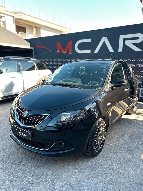Usata Lancia Ypsilon Gold 69 CV (50 kW) 2022 Nero Utilitaria