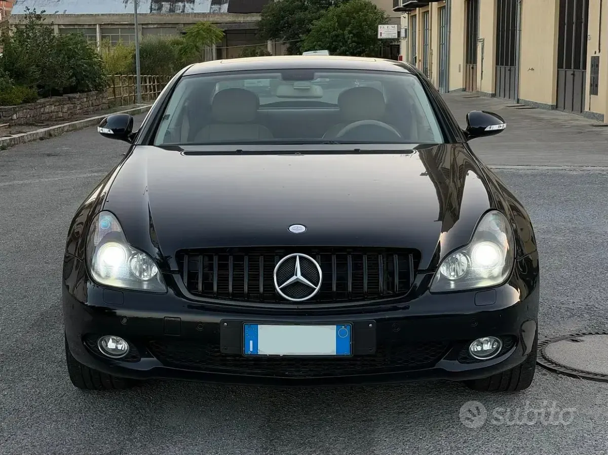 Usata Mercedes CLS320 224 CV (164 kW) 2006 Nero Coupé