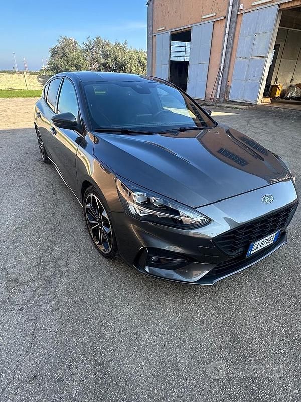 Usata Ford Focus ST-Line 120 CV (88 kW) 2020 Grigio Berlina