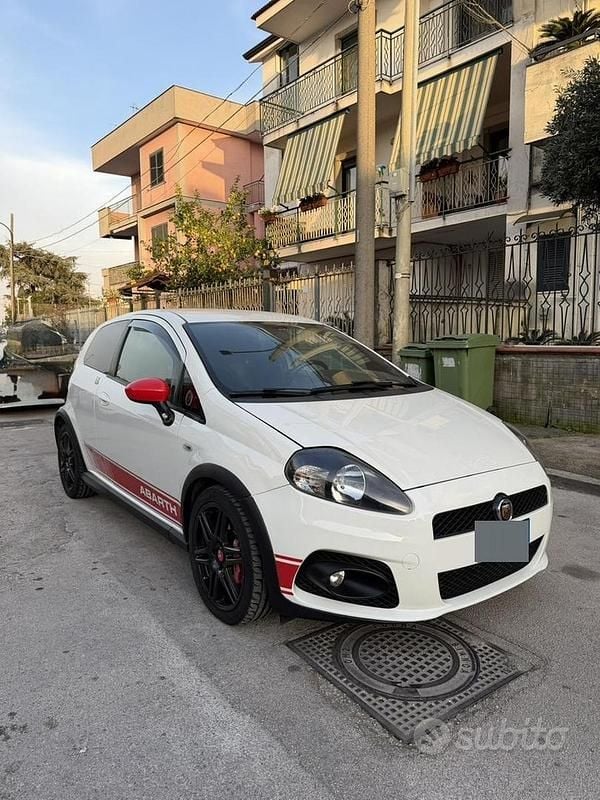 Usata Abarth Grande Punto 155 CV (114 kW) 2010 Bianco Utilitaria