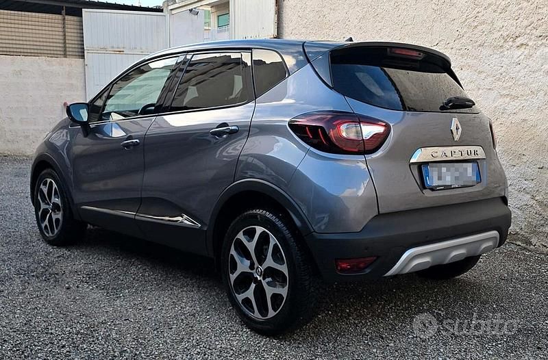 Usata Renault Captur 90 CV (66 kW) 2019 Grigio SUV