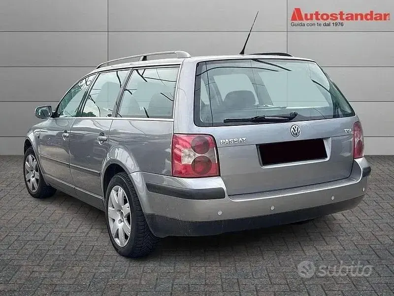 Usata VW Passat Business 131 CV (96 kW) 2003 Grigio Station wagon