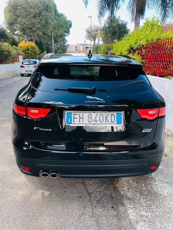Usata Jaguar F-Pace Prestige 180 CV (132 kW) 2017 Nero SUV