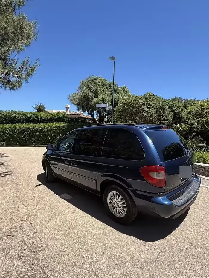 Usata Chrysler Voyager 150 CV (110 kW) 2005 Blu Monovolume