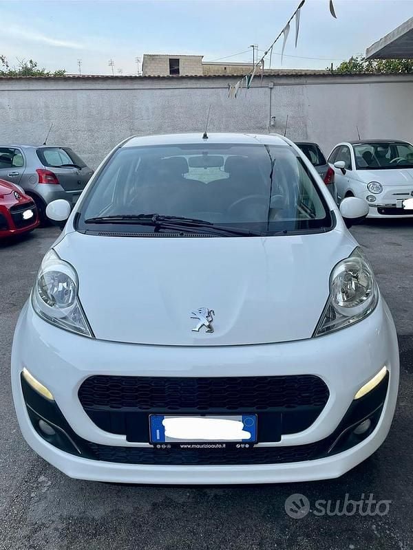 Usata Peugeot 107 68 CV (50 kW) 2012 Bianco Utilitaria