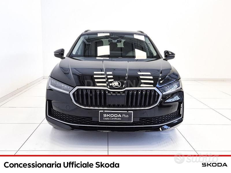 Usado Skoda Superb Selection 150 CV (110 kW) 2025 Negro Familiar