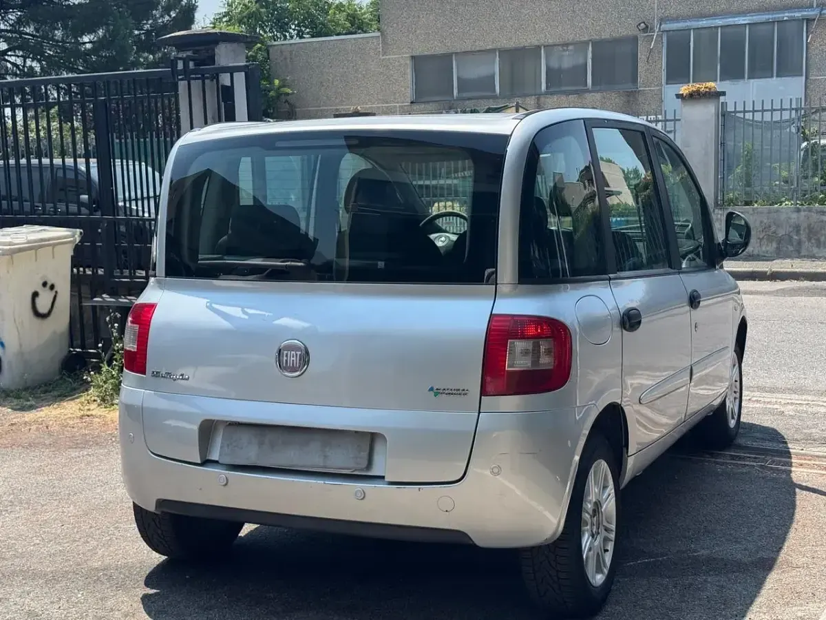 Usata Fiat Multipla Emotion 103 CV (75 kW) 2009 Grigio Monovolume