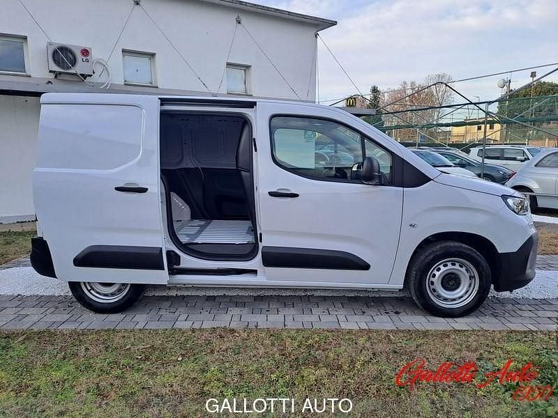 Usata Fiat Doblò 101 CV (74 kW) 2024 Bianco Monovolume