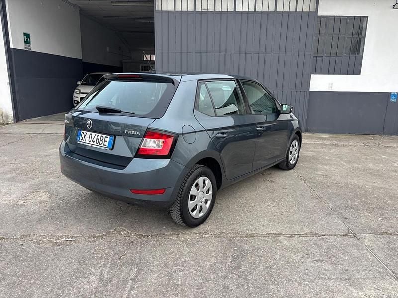 Usata Skoda Fabia 60 CV (44 kW) 2019 Grigio Berlina
