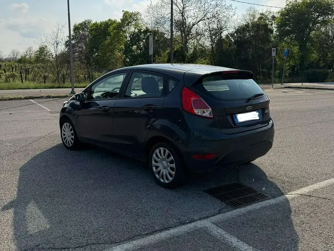 Usata Ford Fiesta 92 CV (67 kW) 2015 Blu/azzurro Utilitaria