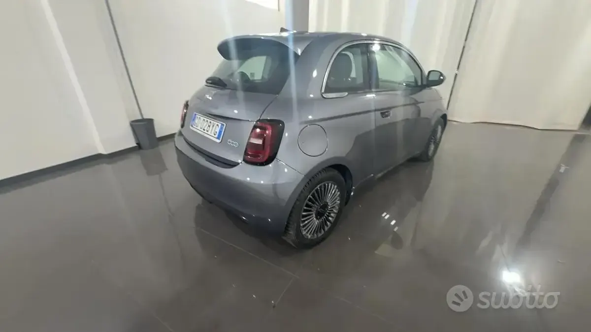Używany Fiat 500e Icon 42 kW (58 KM) 2020 Szary Sedan/Limuzyna