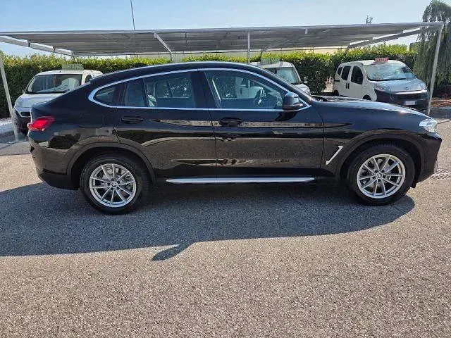 Usata BMW X4 Efficient Dynamics 190 CV (139 kW) 2023 Nero SUV