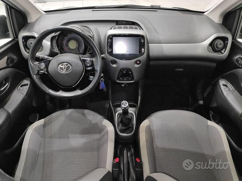 Usata Toyota Aygo Connect Style 72 CV (52 kW) 2021 Nero Utilitaria