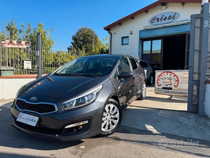 Usado Kia Ceed Active 110 CV (80 kW) 2016 Gris Utilitario