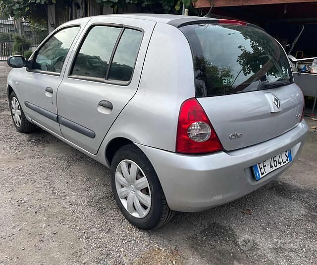 Usata Renault Clio II 72 CV (52 kW) 2010 Grigio Berlina