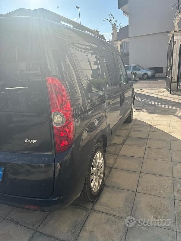 Usata Fiat Doblò 120 CV (88 kW) 2012 Nero Monovolume