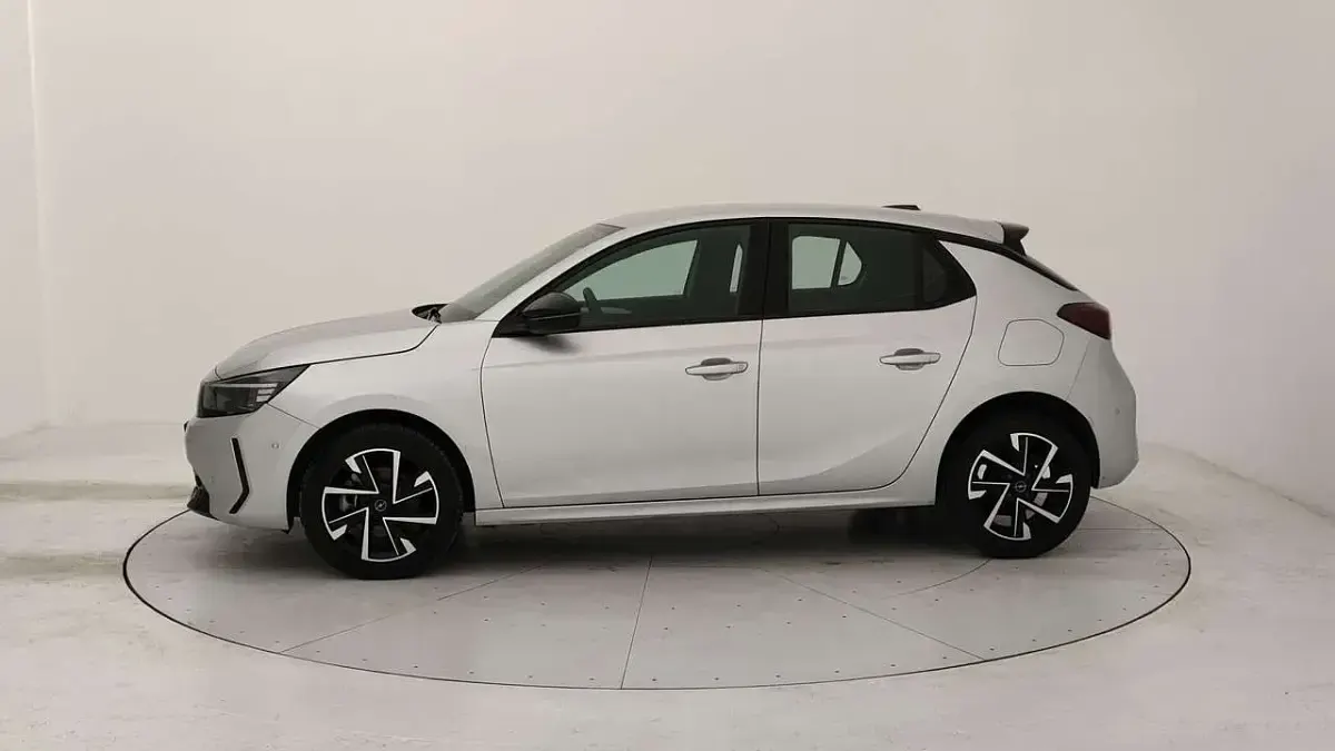 Usata Opel Corsa 101 CV (74 kW) 2025 Kaolin white Utilitaria