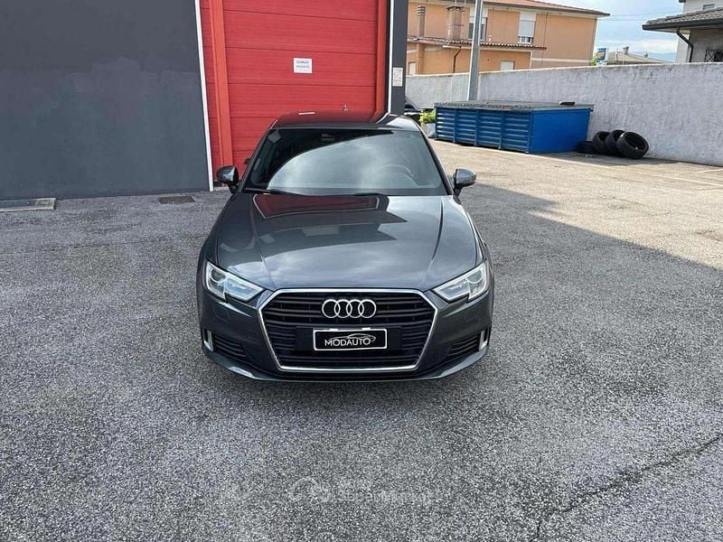 Usata Audi A3 S-Line 150 CV (110 kW) 2018 Grigio scuro Berlina