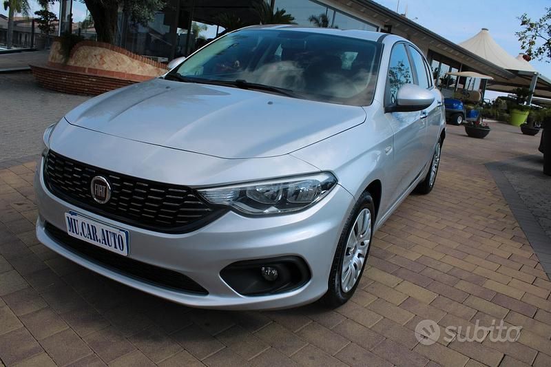Argento Usata 2017 Fiat Tipo Business Tre volumi | 9000 € (Buon prezzo) - Immagine 1/4