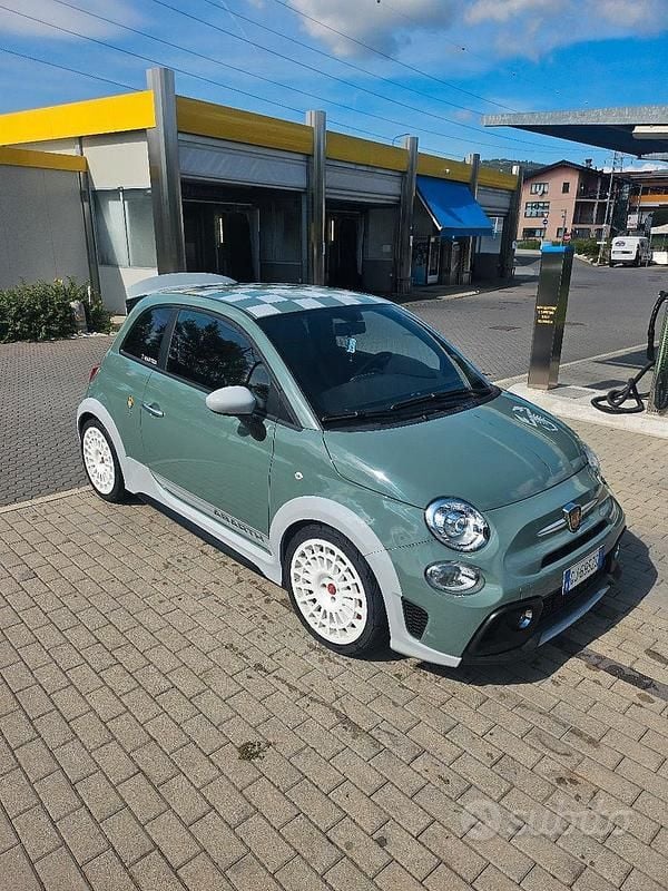 Usata Abarth 695 179 CV (131 kW) 2022 Verde Utilitaria